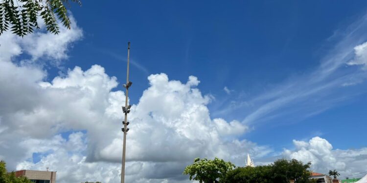 Semana começa quente em Aracati e previsão aponta pancadas de chuva nos próximos dias