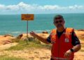 Defesa Civil de Aracati reforça segurança nas falésias com instalação de placas de orientação