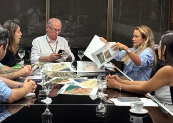 Agenda na capital: Prefeita Roberta de Bismarck articula novas melhorias para Canoa Quebrada