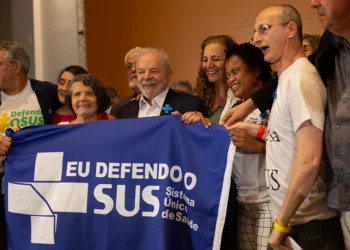 SUS é exemplo para o mundo, afirma o presidente Lula na Alemanha