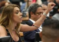 Erika Hilton rejeita negociação sobre compensações na PEC da 6×1 