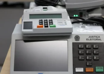 Pesquisa aponta que fake news sobre eleições miram urnas eletrônicas