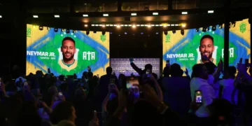 Neymar não treina em apresentação e preocupa a duas semanas da Copa