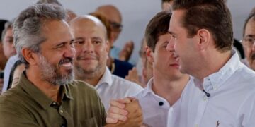 Eduardo Bismarck acompanha início das obras da CE-060 ao lado de Elmano de Freitas
