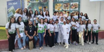 Alunos do IFCE de Aracati visitam empresas agroindustriais