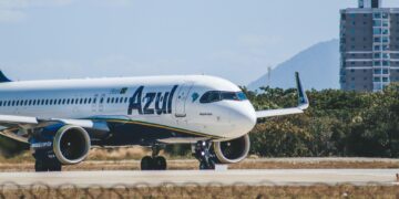Com previsão de vendas para maio, retomada da rota Mossoró–Recife da Azul deve impulsionar turismo em praias cearenses