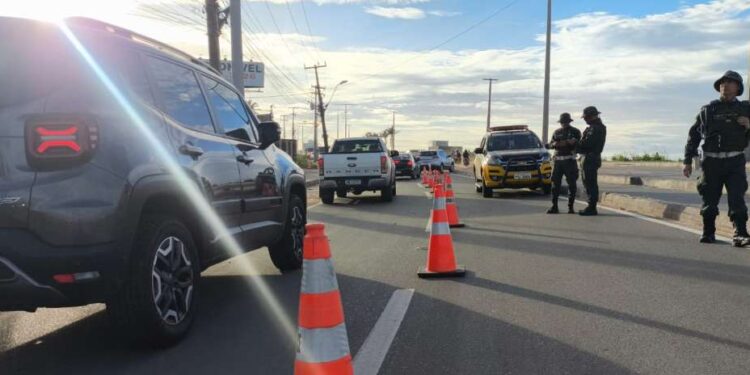 Tráfego da CE-025 é retomado parcialmente para feriadão