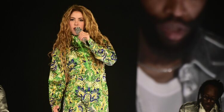 Show de Shakira reúne 2 milhões de pessoas em Copacabana, estima a Prefeitura do Rio