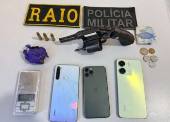 CPRaio captura quatro suspeitos de envolvimento em homicídio, apreende arma e recupera carro roubado em Aracati