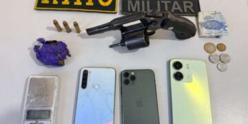 CPRaio captura quatro suspeitos de envolvimento em homicídio, apreende arma e recupera carro roubado em Aracati