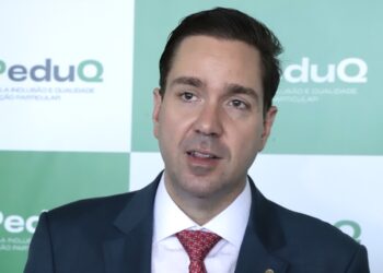 Eduardo Bismarck defende resgate de princípios do PL 21/2020 na regulamentação da IA