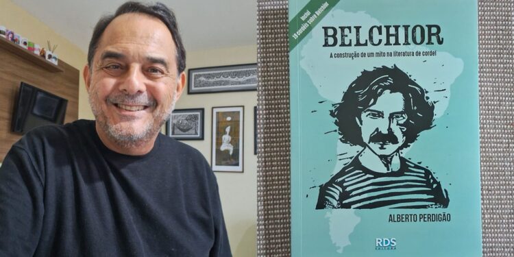 Biblioteca Municipal de Aracati promove palestra e lançamento de livro sobre cantor Belchior