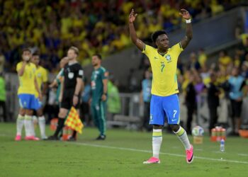 Seleção se despede da torcida brasileira com festa e goleada sobre o Panamá