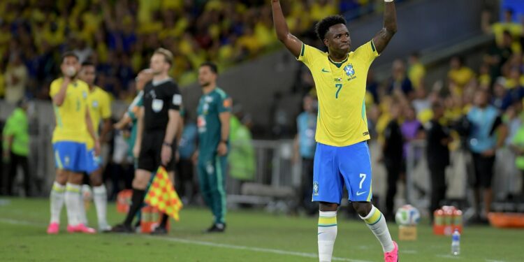Seleção se despede da torcida brasileira com festa e goleada sobre o Panamá