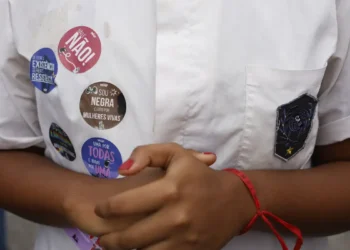 Quase 50% das mulheres maiores de 16 anos sofreram assédio em 2025