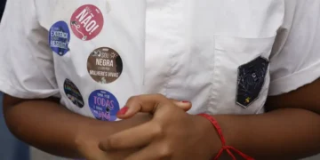 Quase 50% das mulheres maiores de 16 anos sofreram assédio em 2025