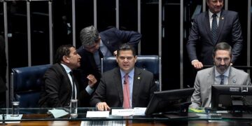 Senado aprova Medida Provisória que estabelece piso de R$ 5.130 para professores