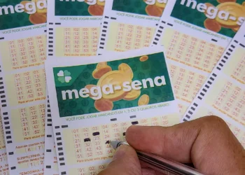 Mega-Sena acumula e prêmio principal vai para R$ 16 milhões