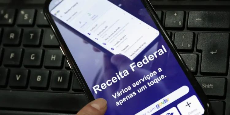 Receita paga nesta sexta maior lote de restituição do IR da história