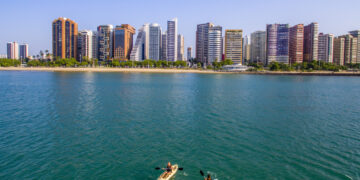 Fortaleza é o 2º destino mais procurado do Brasil para as férias e fortalece turismo de praias como Canoa Quebrada