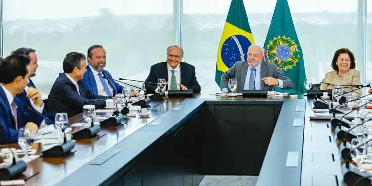 Governo prevê aumento de etanol na gasolina de 30% para até 32%