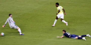 Hisense viraliza com nota bem-humorada após gol anulado de Vini Jr. na Copa do Mundo