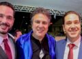 Camilo Santana recebe título de Doutor Honoris Causa da UFC; autoridades cearenses marcam presença