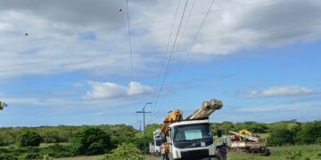 Falha em postes de alta tensão afeta energia em Aracati, Icapuí e Jaguaruana