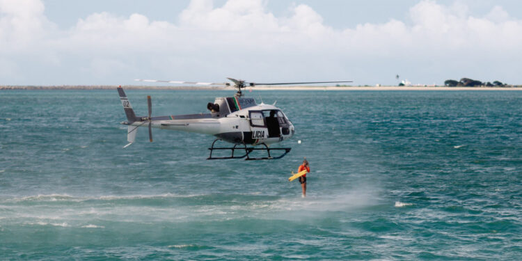 Forças de Segurança localizam e resgatam kitesurfista à deriva no mar em Caucaia