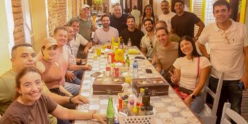 Deputados Eduardo e Guilherme Bismarck visitam Mercado Municipal e reforçam proximidade com a população de Aracati