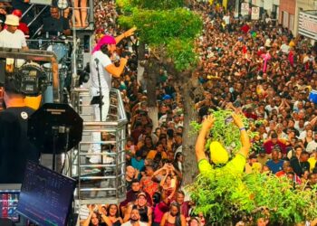 Bell Marques comanda festa e agita primeira noite do São João em Aracati