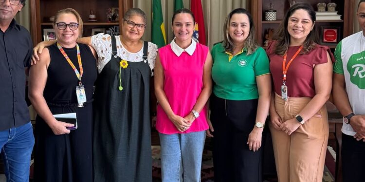 Prefeita Roberta de Bismarck anuncia 1.300 novas oportunidades de emprego para Aracati e região