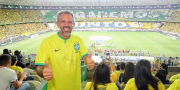 Governador Elmano anuncia mudança no expediente estadual para jogo do Brasil na segunda-feira (29)