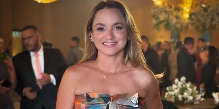 Roberta de Bismarck é eleita uma das melhores prefeitas do Ceará no Prêmio Destaque Político 2025/2026