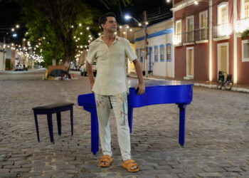 Pianista Paulo Rodrigo lança clipe em homenagem a Aracati no Teatro Francisca Clotilde