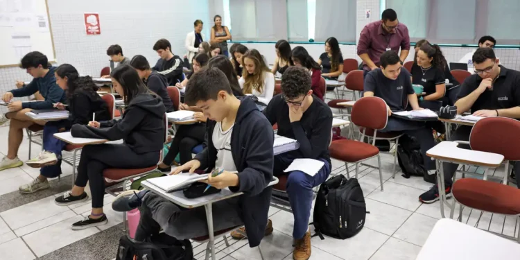 Educação financeira pode ser incluída no currículo escolar
