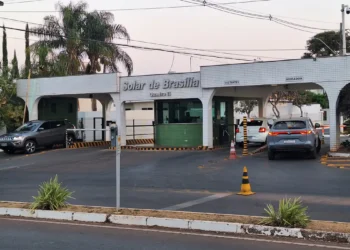 Bolsonaro pede autorização para receber Mileii na prisão domiciliar