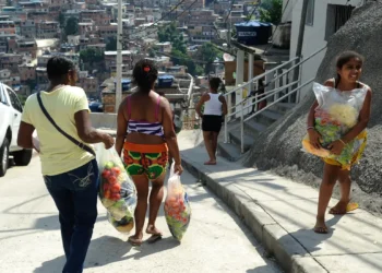 Brasil completa 1 ano fora do Mapa da Fome, mas desafios persistem