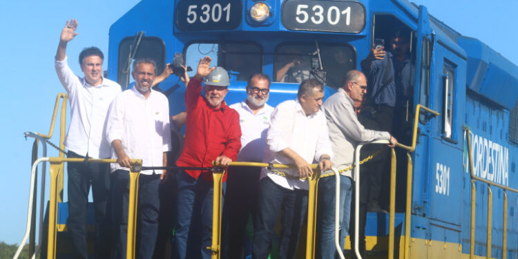 “A Transnordestina é o começo de um novo futuro para o Ceará”, celebra Elmano de Freitas durante entrega dos lotes 4 e 5 da ferrovia