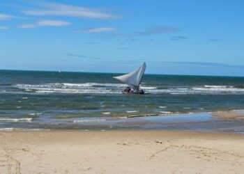 Novo voo para Aracati impulsiona turismo no Ceará e fortalece promoção da Rota das Falésias