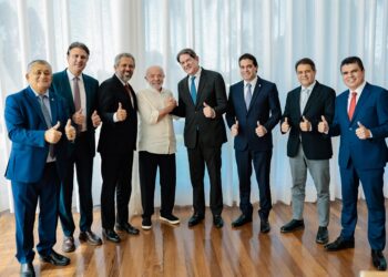 Ao lado de Lula, Elmano anuncia pré-candidatura de cid à reeleição; Junior Mano será 1° suplente