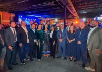 Roberta de Bismarck recebe prêmio de destaque entre melhores prefeitos do Ceará