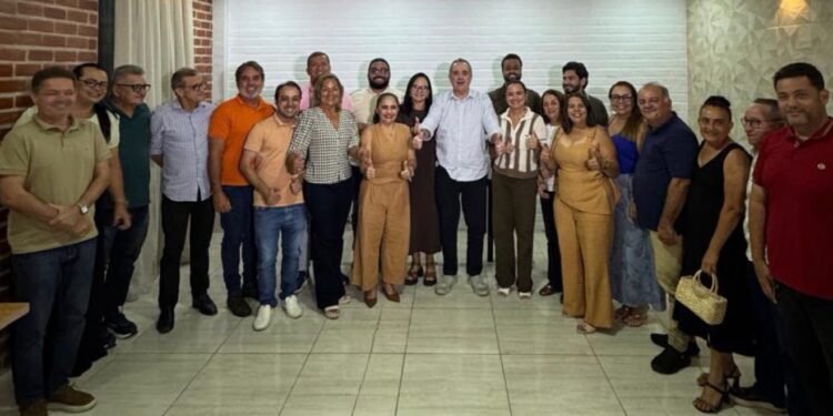 Bismarck Maia reúne lideranças políticas em encontro de articulação em Aracati