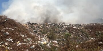 É falsa a informação de que um avião caiu em Aracati; fumaça vem de fogo no lixão
