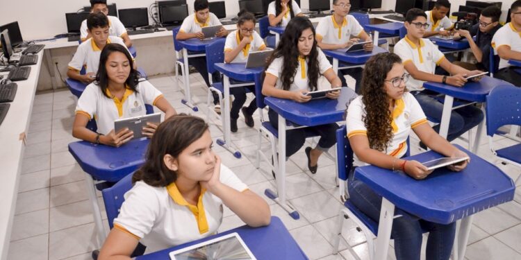 Ceará é líder do Brasil em alfabetização na idade certa e supera meta do MEC 6 anos antes