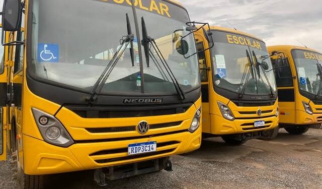 Aracati é contemplado com novo ônibus escolar entregue pelo Governo Federal e Governo do Ceará