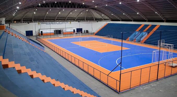 Prefeitura de Aracati realiza manutenção e moderniza iluminação do Ginásio Carlos Jereissati