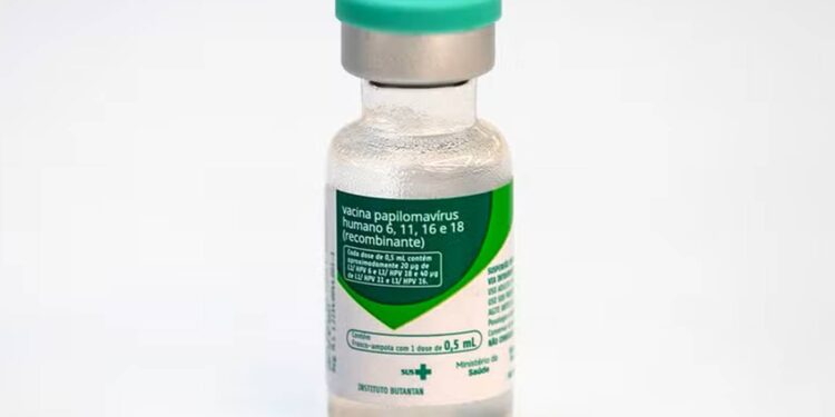 Saúde estende campanha de vacinação contra HPV para jovens de 15 a 19 anos até o fim de 2026