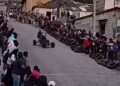 Carro desgovernado atinge público em corrida tradicional no Equador e deixa feridos