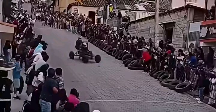 Carro desgovernado atinge público em corrida tradicional no Equador e deixa feridos